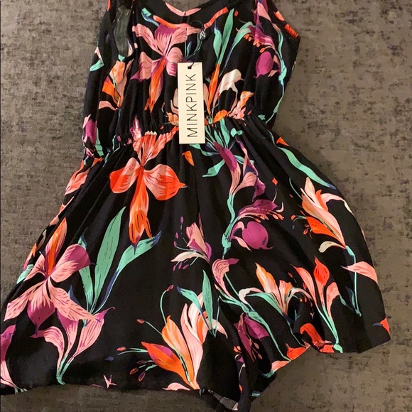 NWT Mink Pink Floral Romper With Pockets - Picture 6 of 7